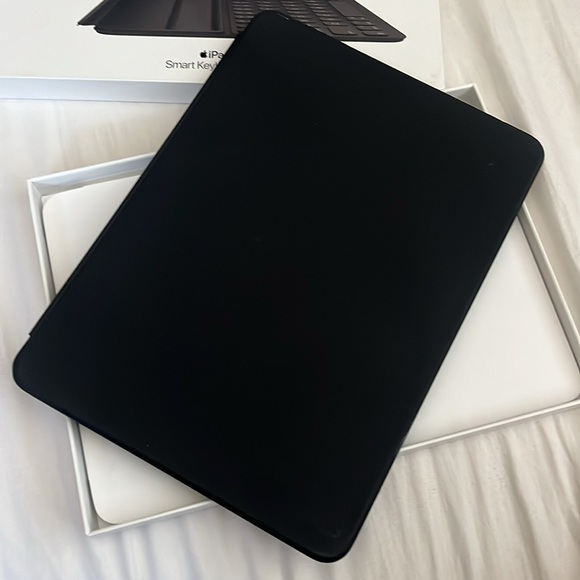 Smart Keyboard Folio - Picture 2 of 9